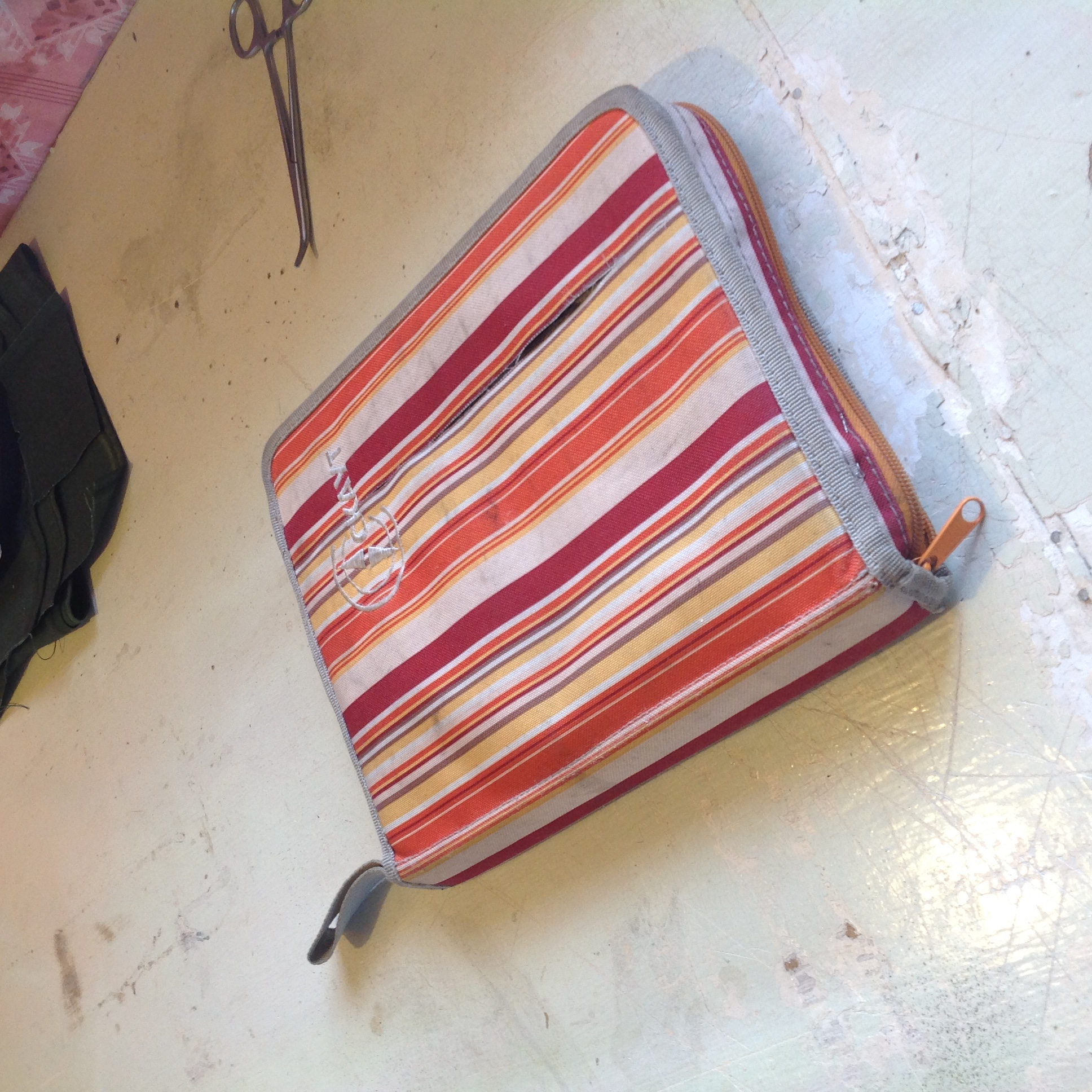 Сапожник в сапогах