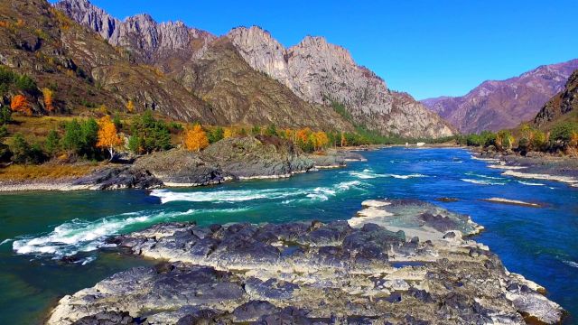 Горный Алтай в осенних красках.