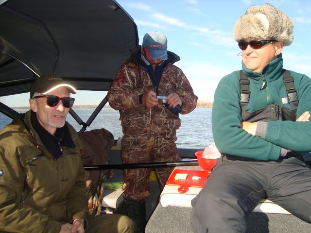 Встретить друзей на реке, поговорить "за жисть", поймать пару судаков на джиг... Разве может быть день - лучше этого? Встретить друзей на реке, поговорить "за жисть", поймать пару судаков на джиг... Разве может быть день - лучше этого?