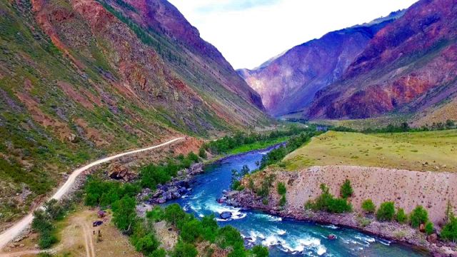 Долина реки Чулышман на Алтае.