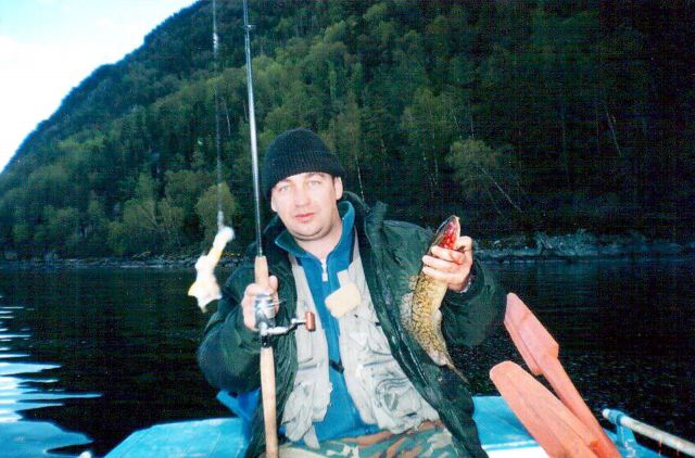 2001г. На Телецком, ловим налимов с глубины 40м. 2001г. На Телецком, ловим налимов с глубины 40м.
