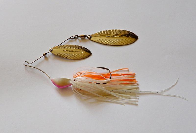Megabass V-FLAT Power Bomb (Candy white 2 - Double silver willow).JPG