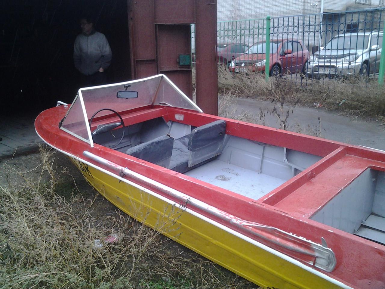 Крым. Лодка с жестким корпусом, сделанная в СССР
