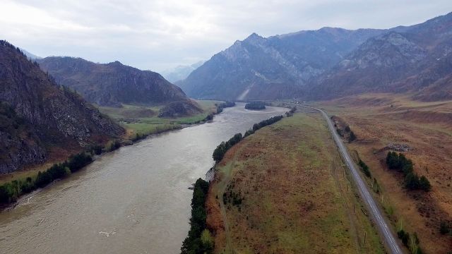 Алтай. Горная река Катунь глазами дрона.