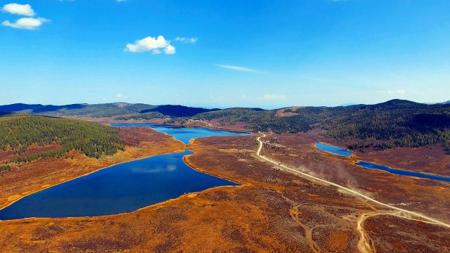 Красота озер в горах Алтая