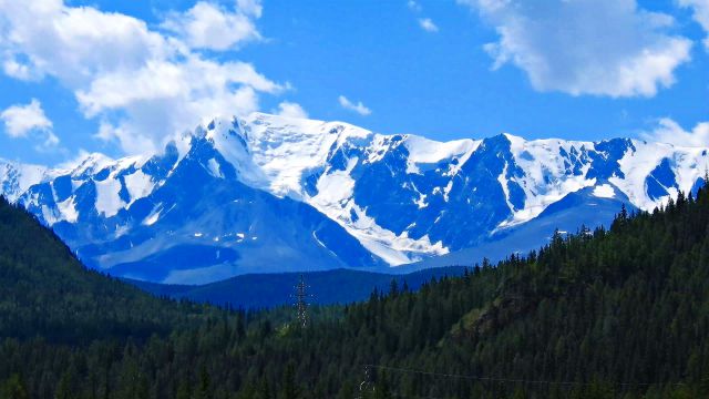 Красота снежных гор Алтая.