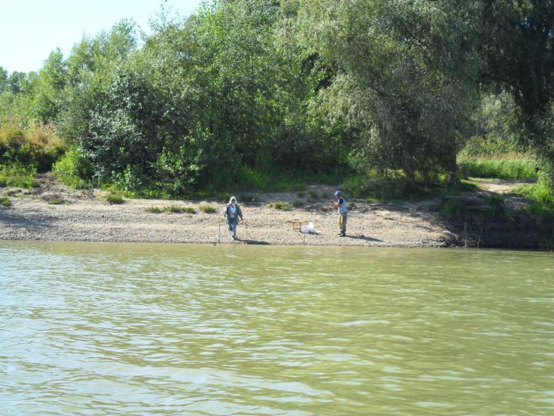 SAM_0436 поклевка на берегу.JPG