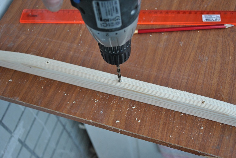 Делаем конавку для того чтобы спрятать головки саморезов.JPG